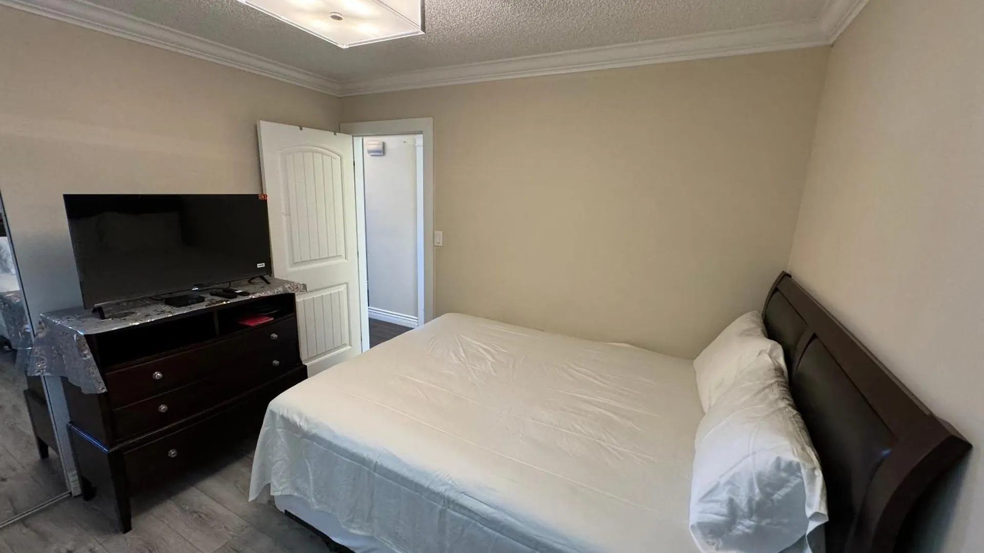 Private Room With Shared Washroom Northview-Cambie Palace Richmond